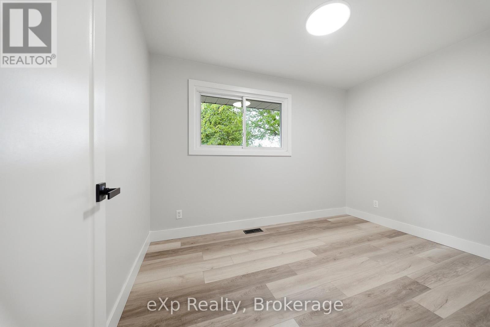 42 ROSEWOOD AVENUE - 21