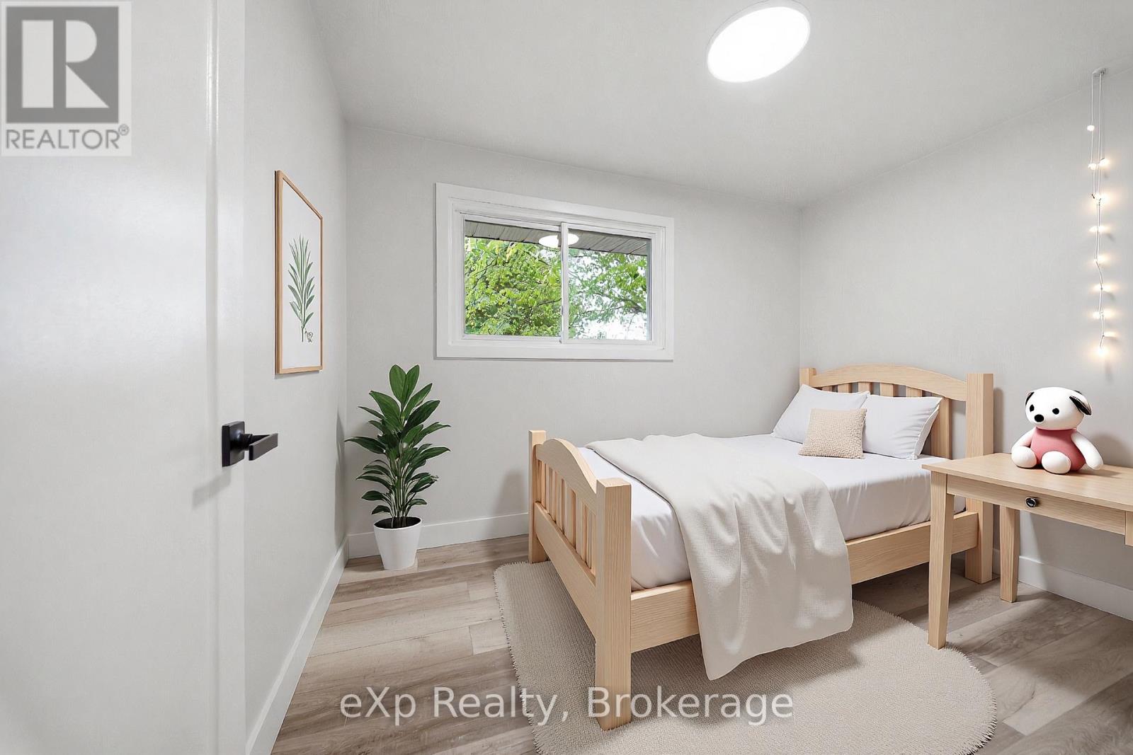 42 ROSEWOOD AVENUE - 22