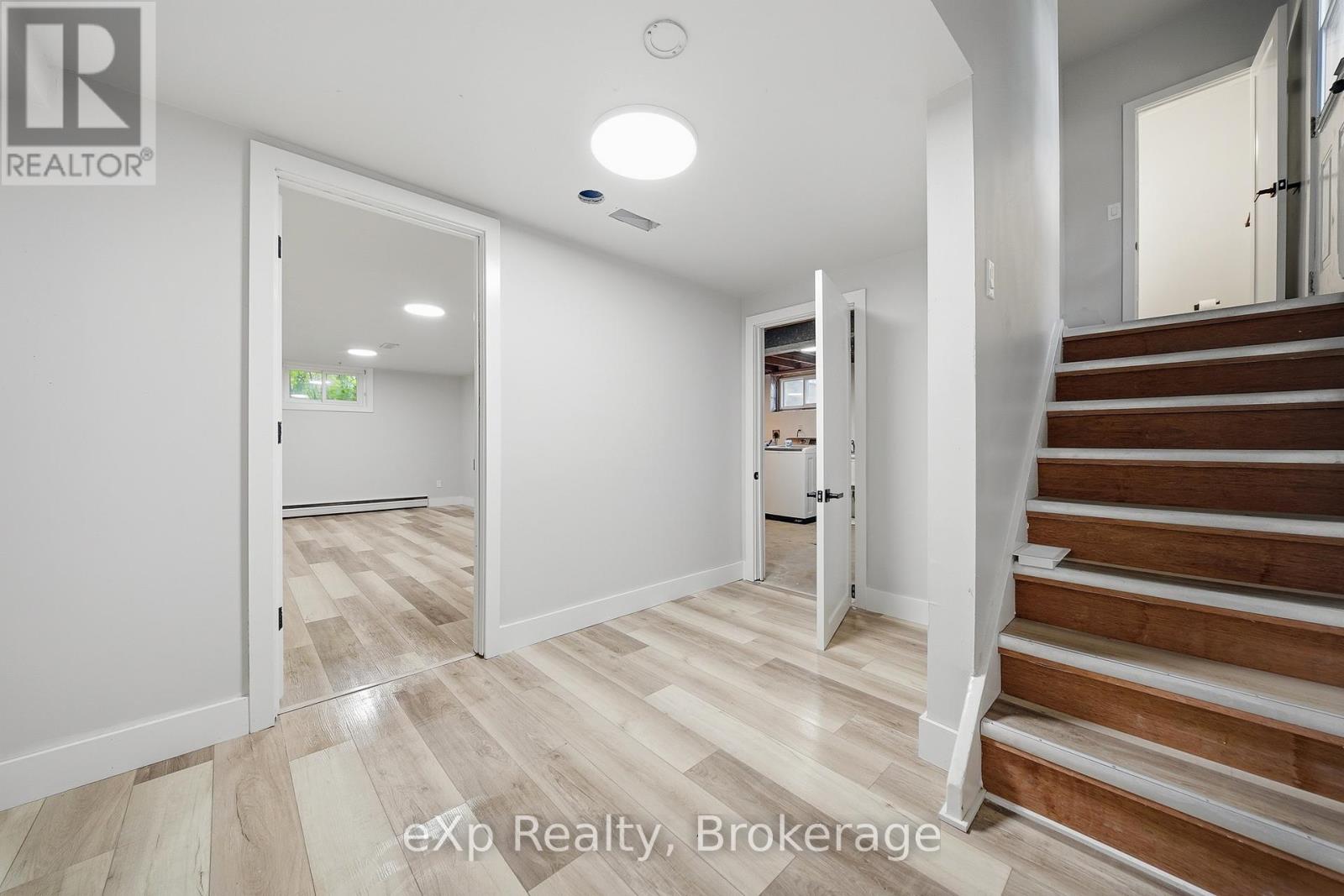 42 ROSEWOOD AVENUE - 25