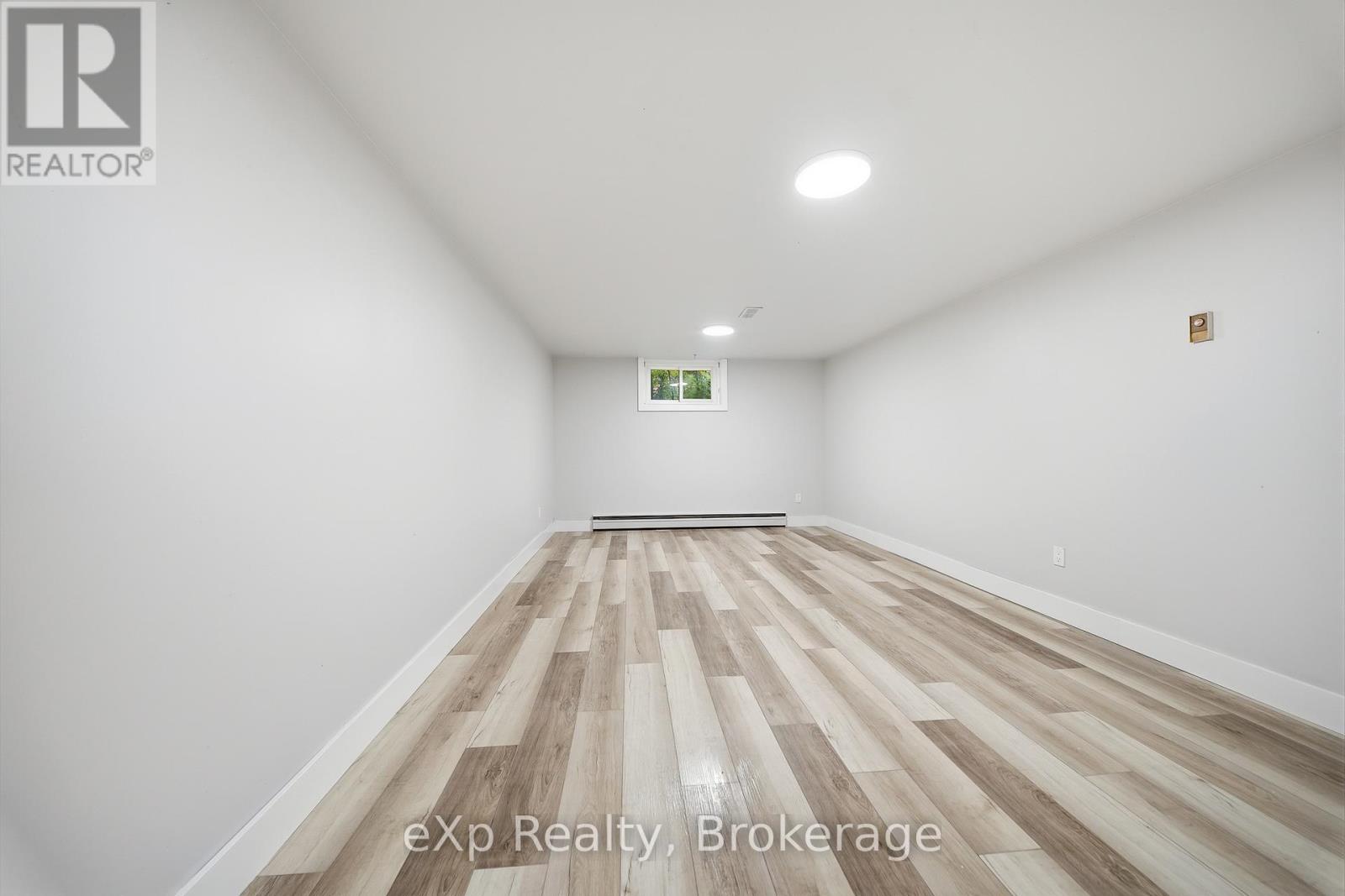 42 ROSEWOOD AVENUE - 26