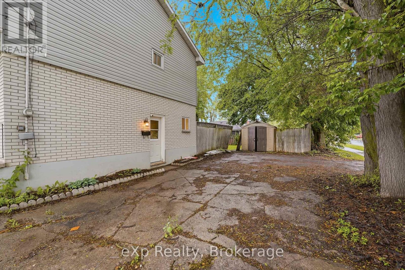 42 ROSEWOOD AVENUE - 29