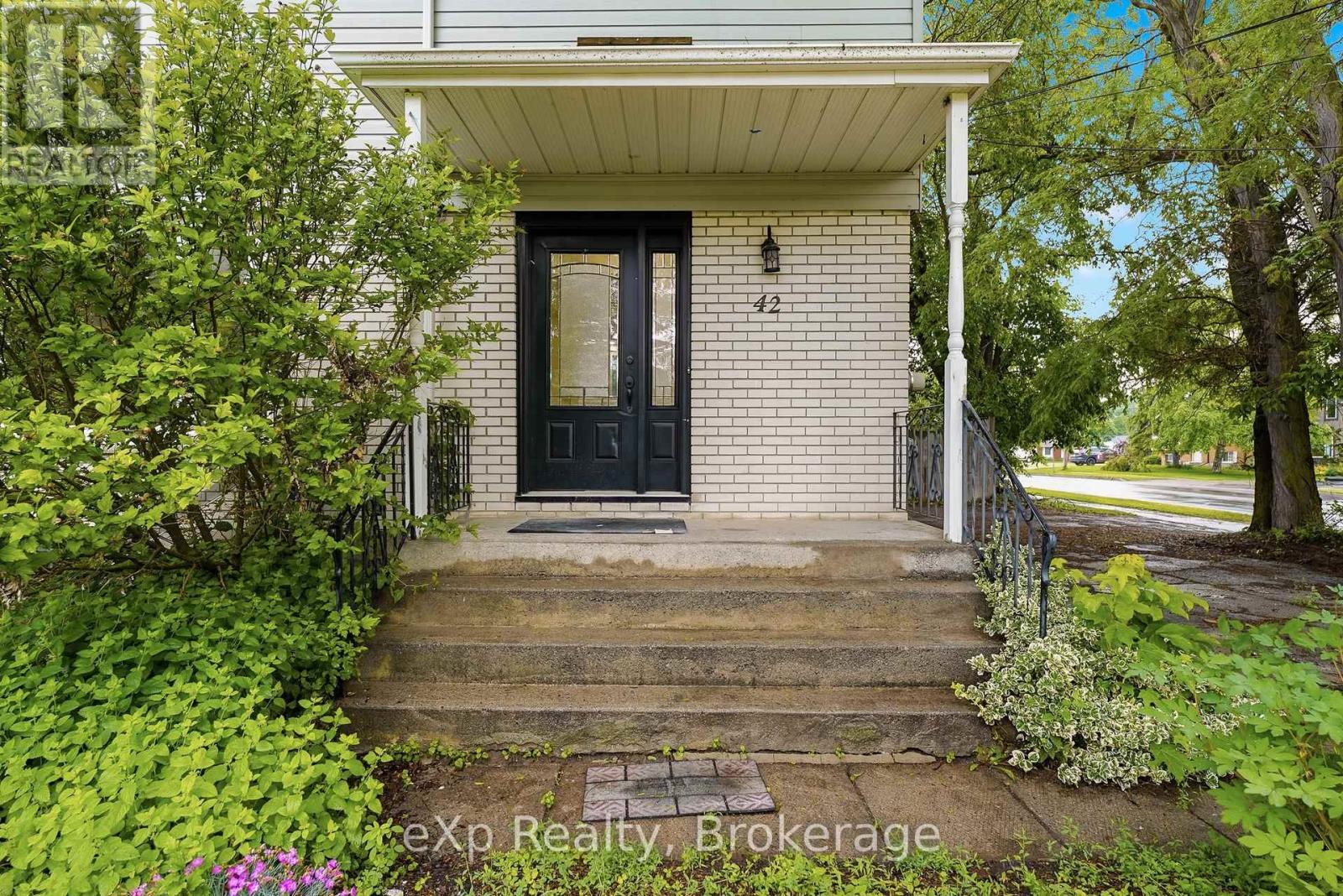 42 ROSEWOOD AVENUE - 3