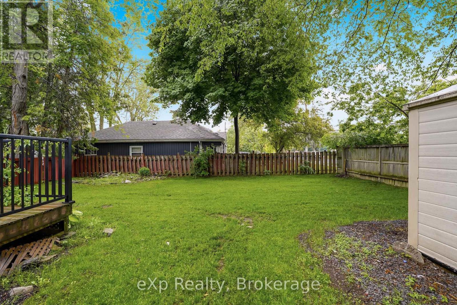 42 ROSEWOOD AVENUE - 31