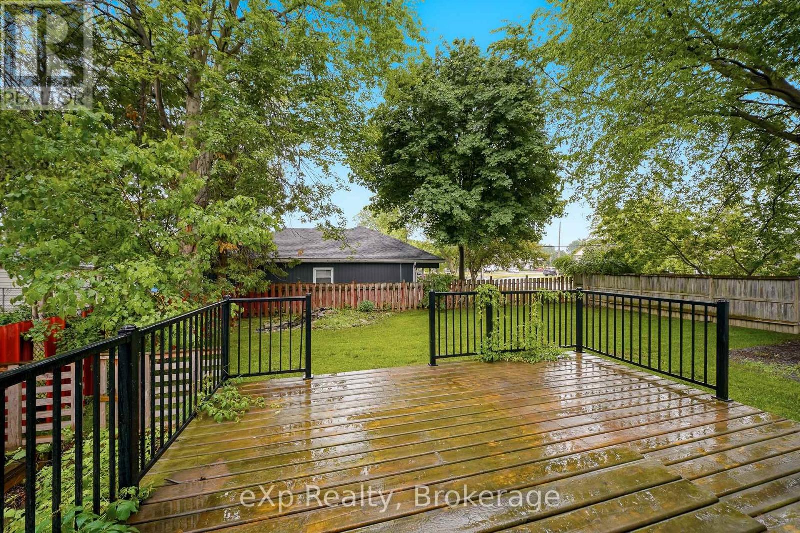 42 ROSEWOOD AVENUE - 33