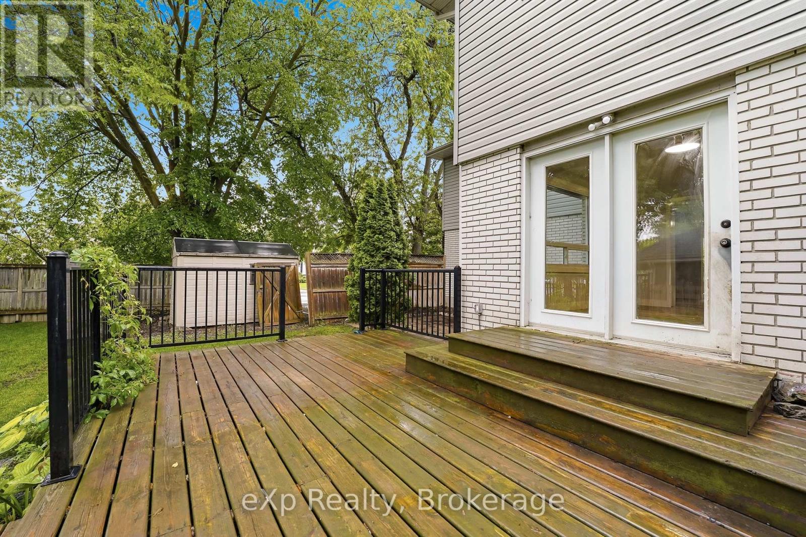 42 ROSEWOOD AVENUE - 34