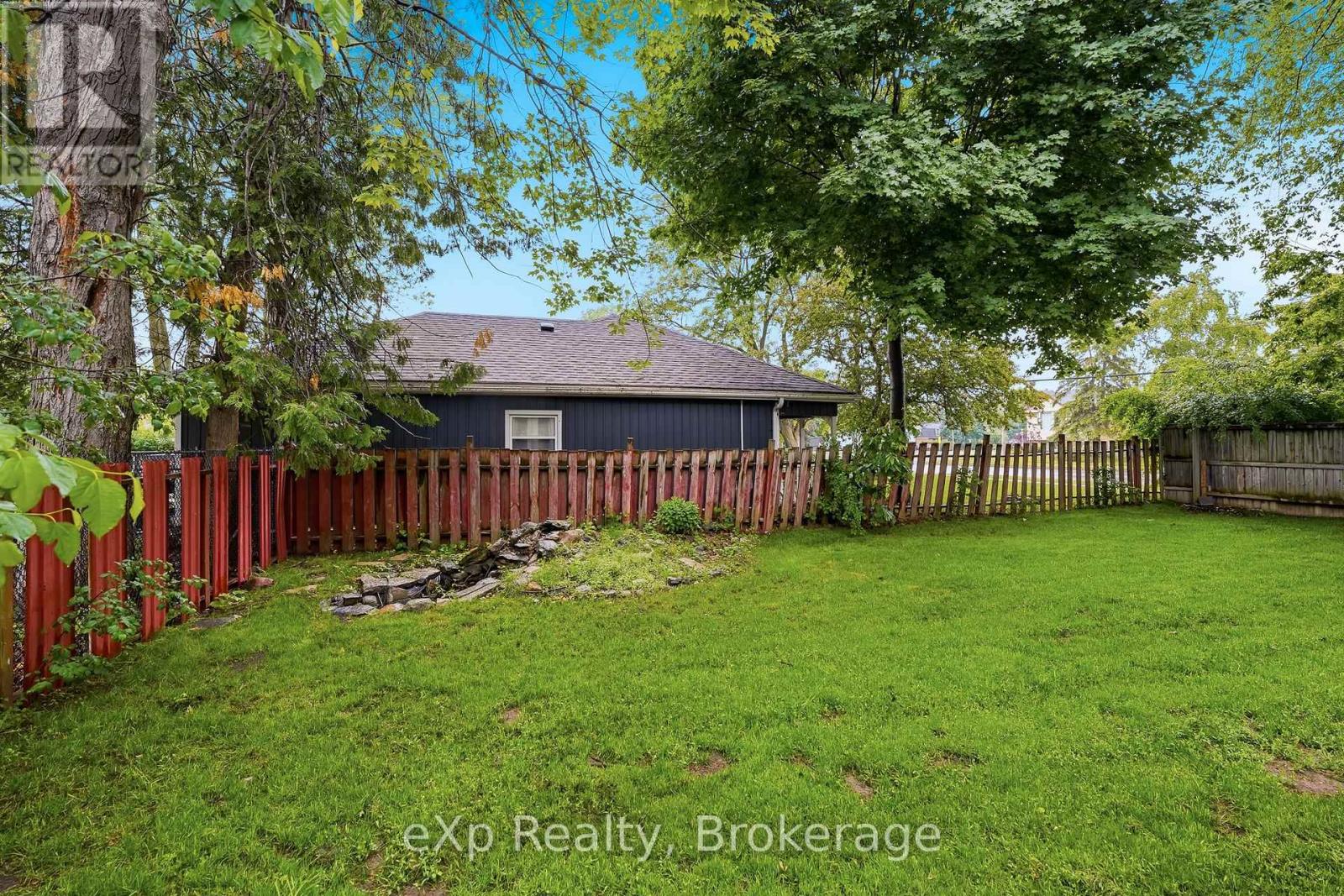 42 ROSEWOOD AVENUE - 39