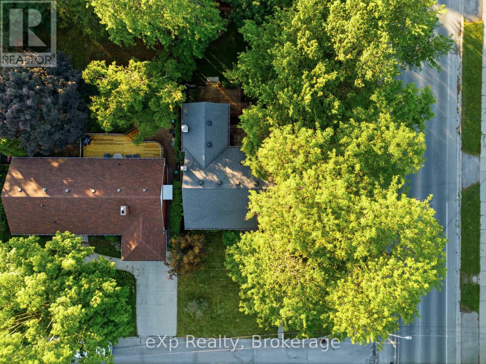 42 ROSEWOOD AVENUE - 40
