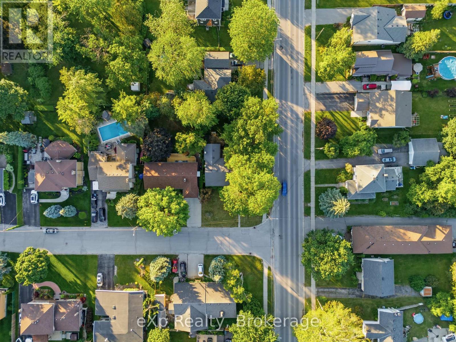 42 ROSEWOOD AVENUE - 41