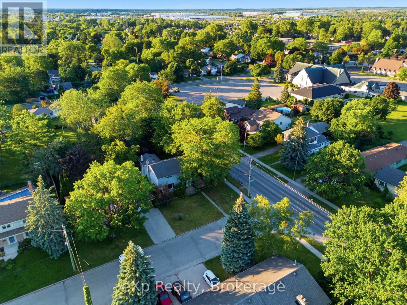 42 ROSEWOOD AVENUE - 42