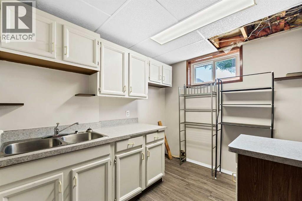 561 12 Street NW - 32