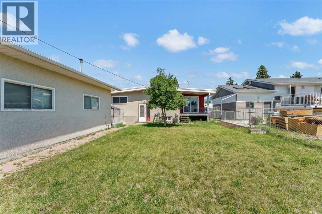 561 12 Street NW - 44