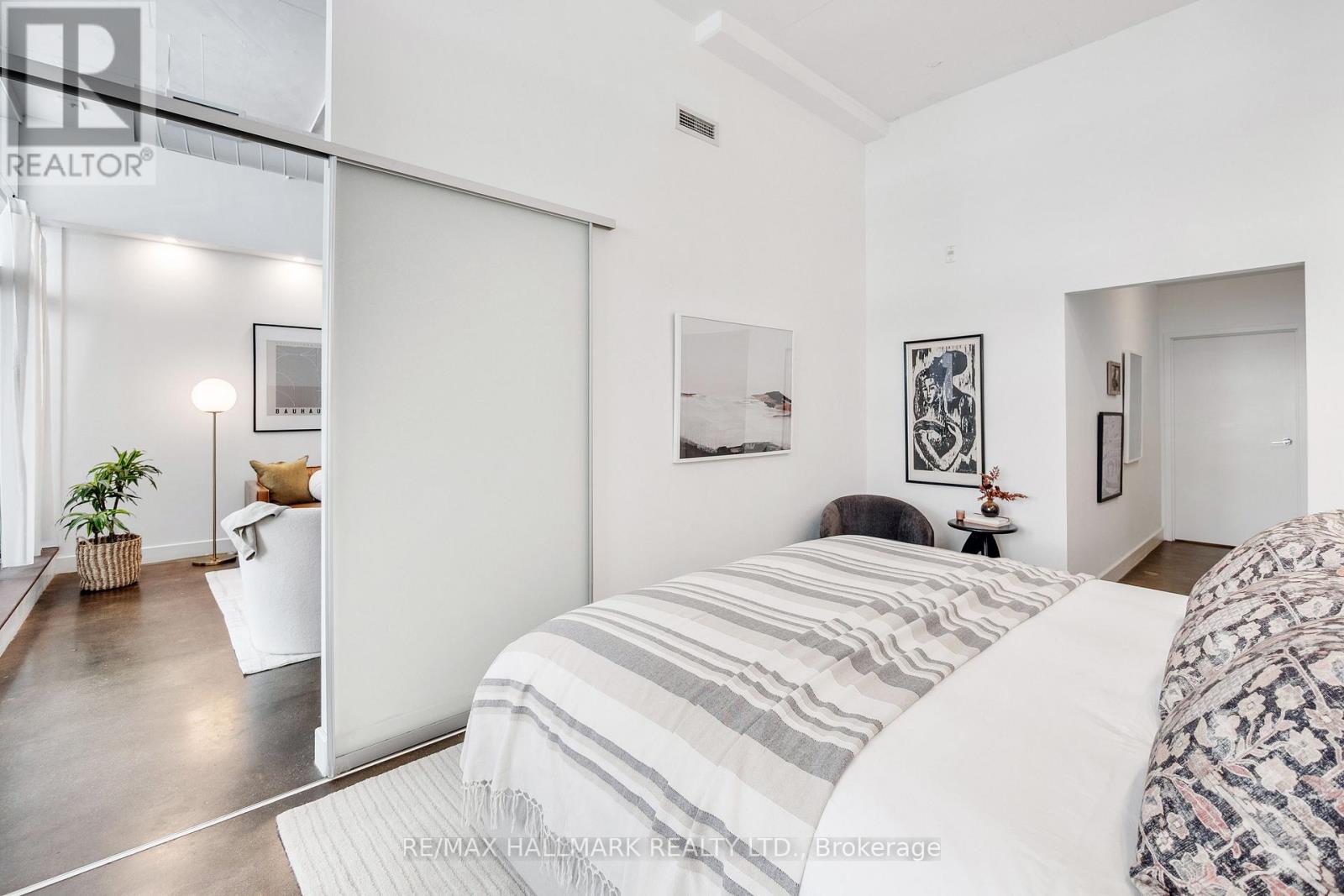 #406 233 CARLAW AVENUE - Image 23