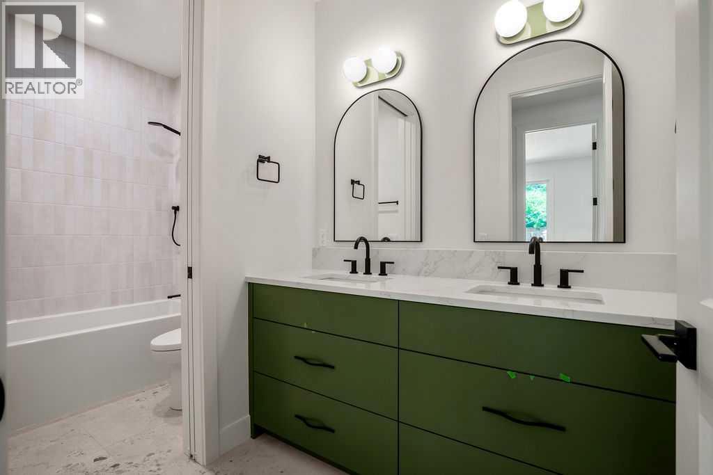 710 Bridge Crescent NE - 32