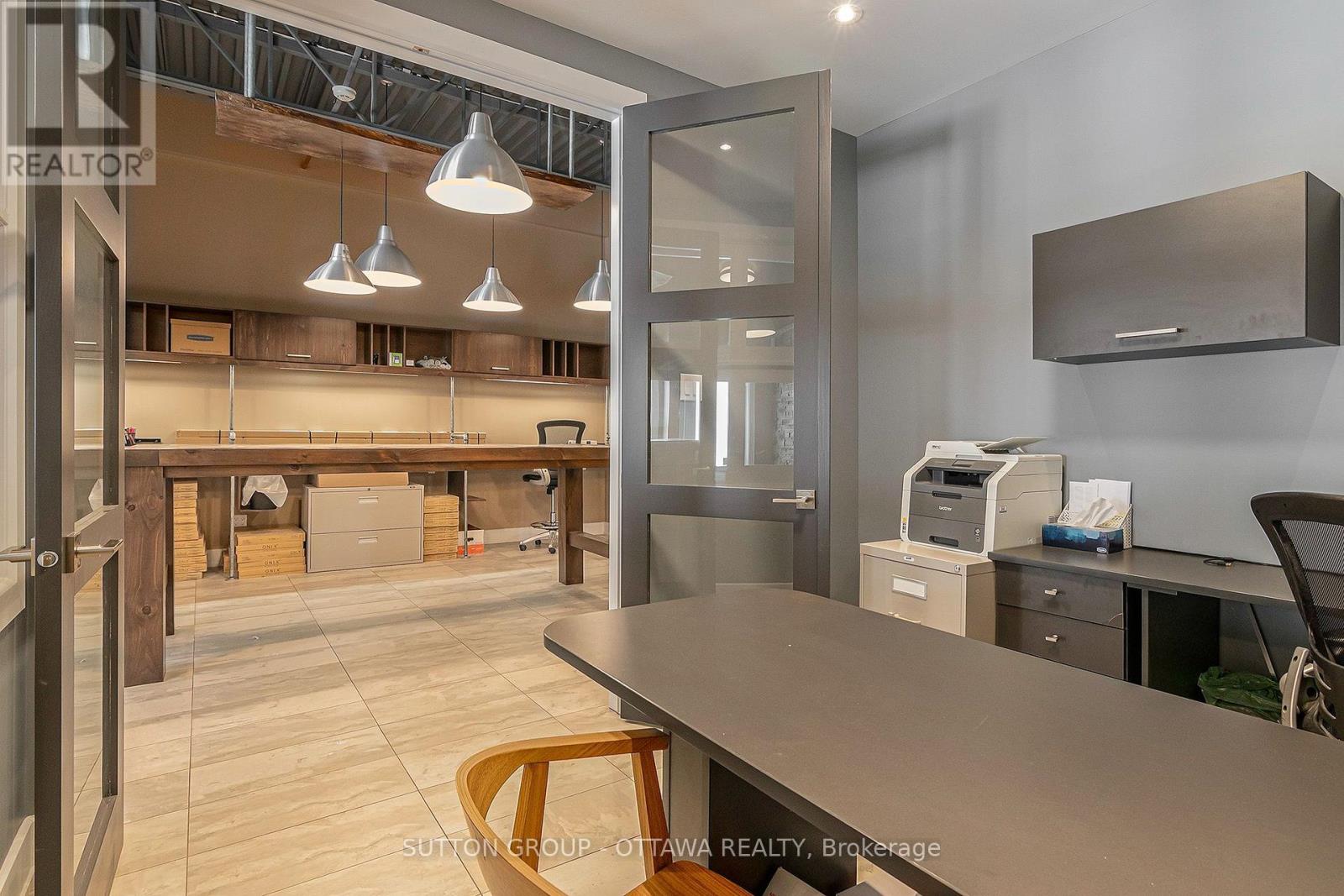 D19 – 2285 ST LAURENT BOULEVARD, Ottawa. Luxury613. By Peter Sagos - Image 11