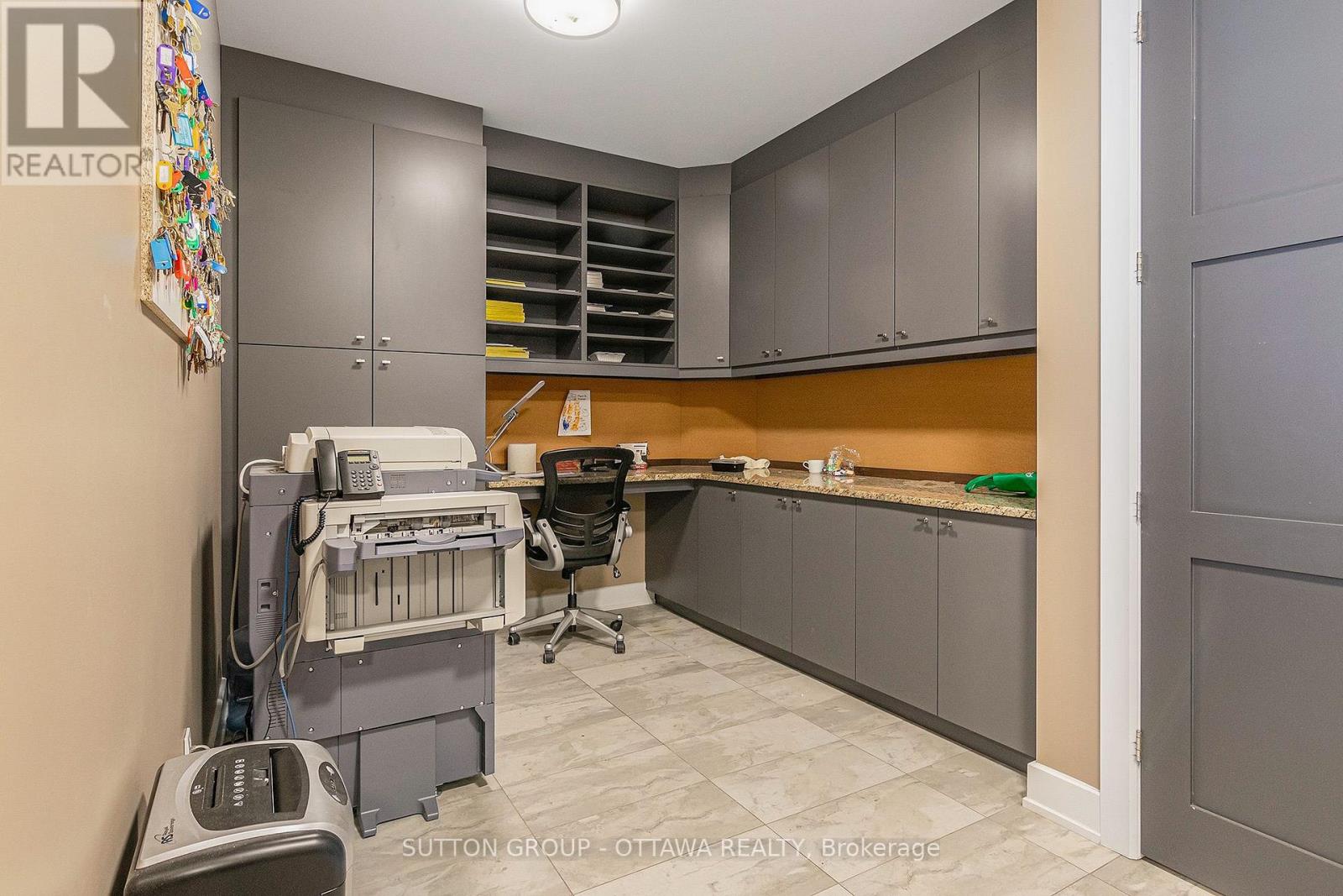 D19 – 2285 ST LAURENT BOULEVARD, Ottawa. Luxury613. By Peter Sagos - Image 14