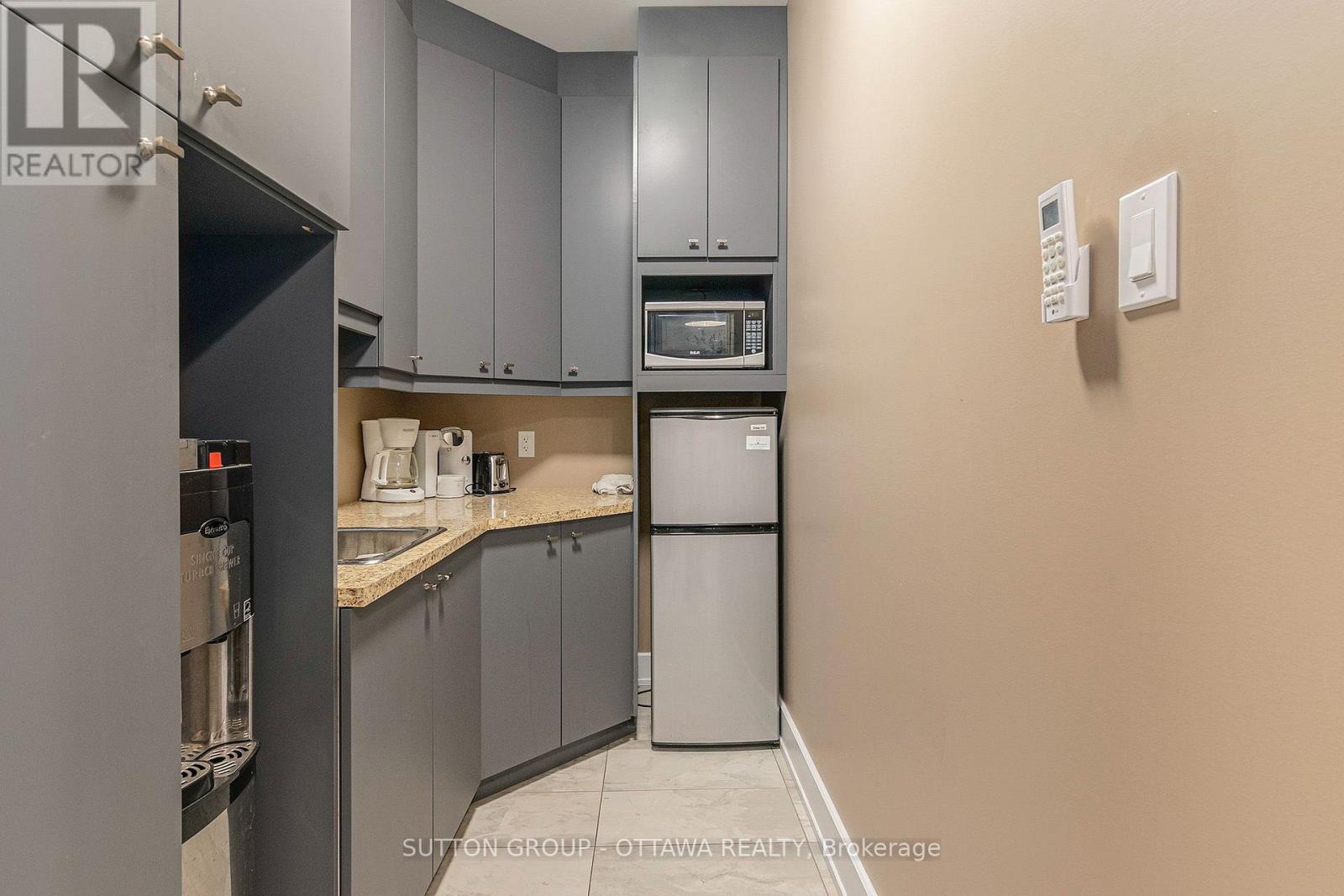 D19 – 2285 ST LAURENT BOULEVARD, Ottawa. Luxury613. By Peter Sagos - Image 15