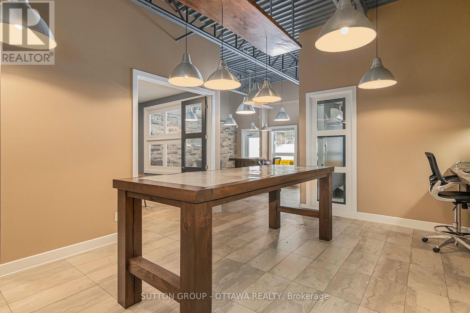 D19 – 2285 ST LAURENT BOULEVARD, Ottawa. Luxury613. By Peter Sagos - Image 6