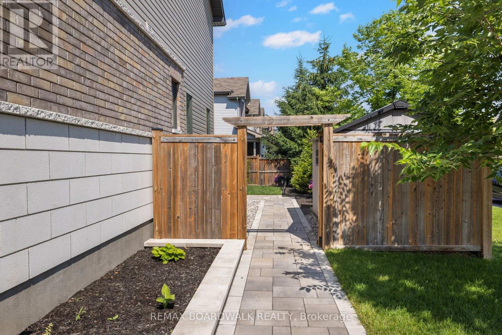 112 FRANCIS STREET - 35