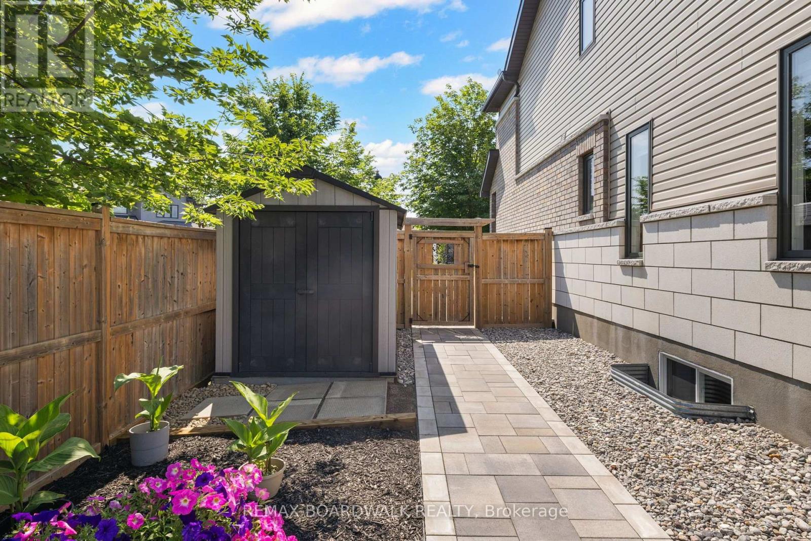 112 FRANCIS STREET - 39