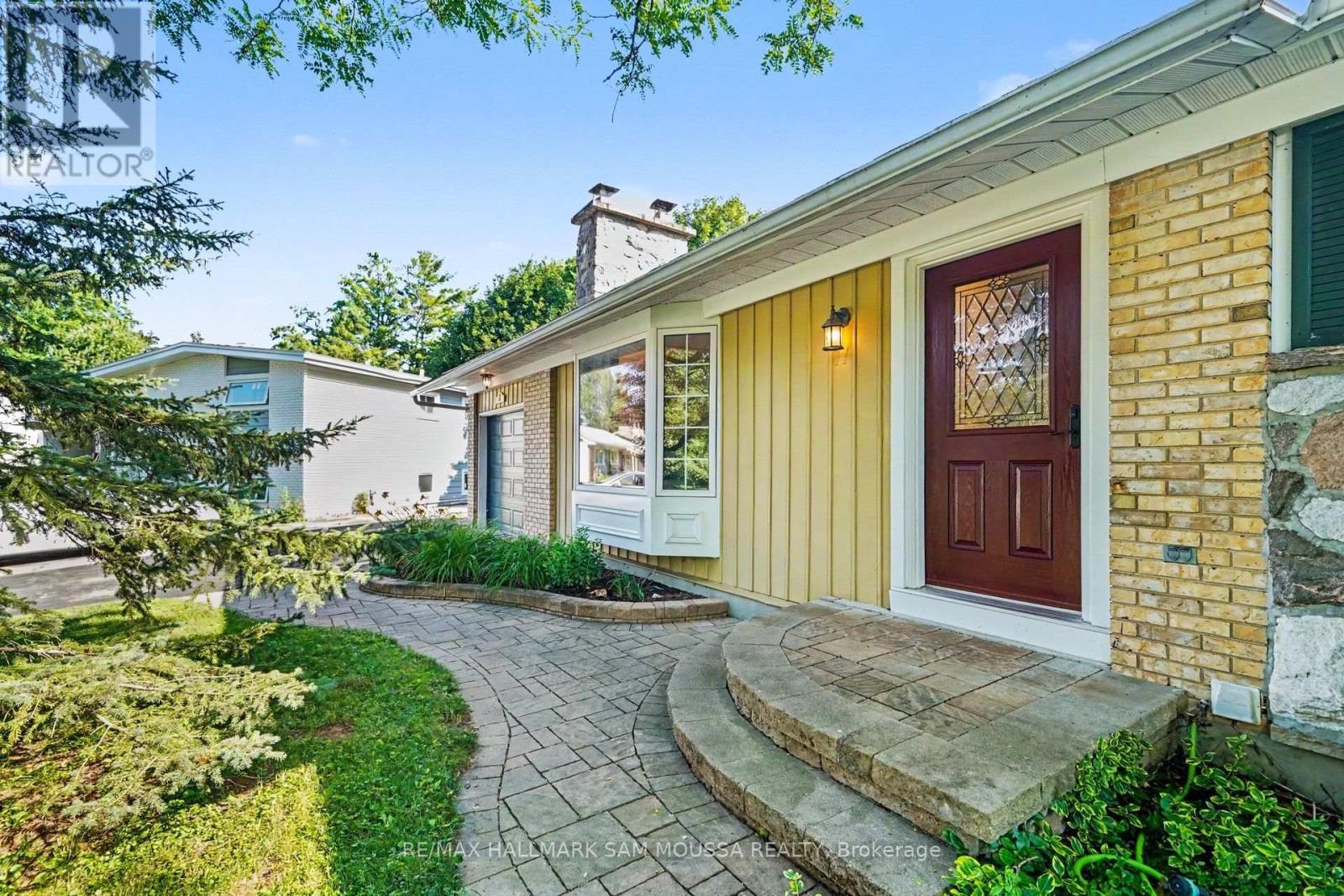 11 SPRINGDALE CRESCENT - 5