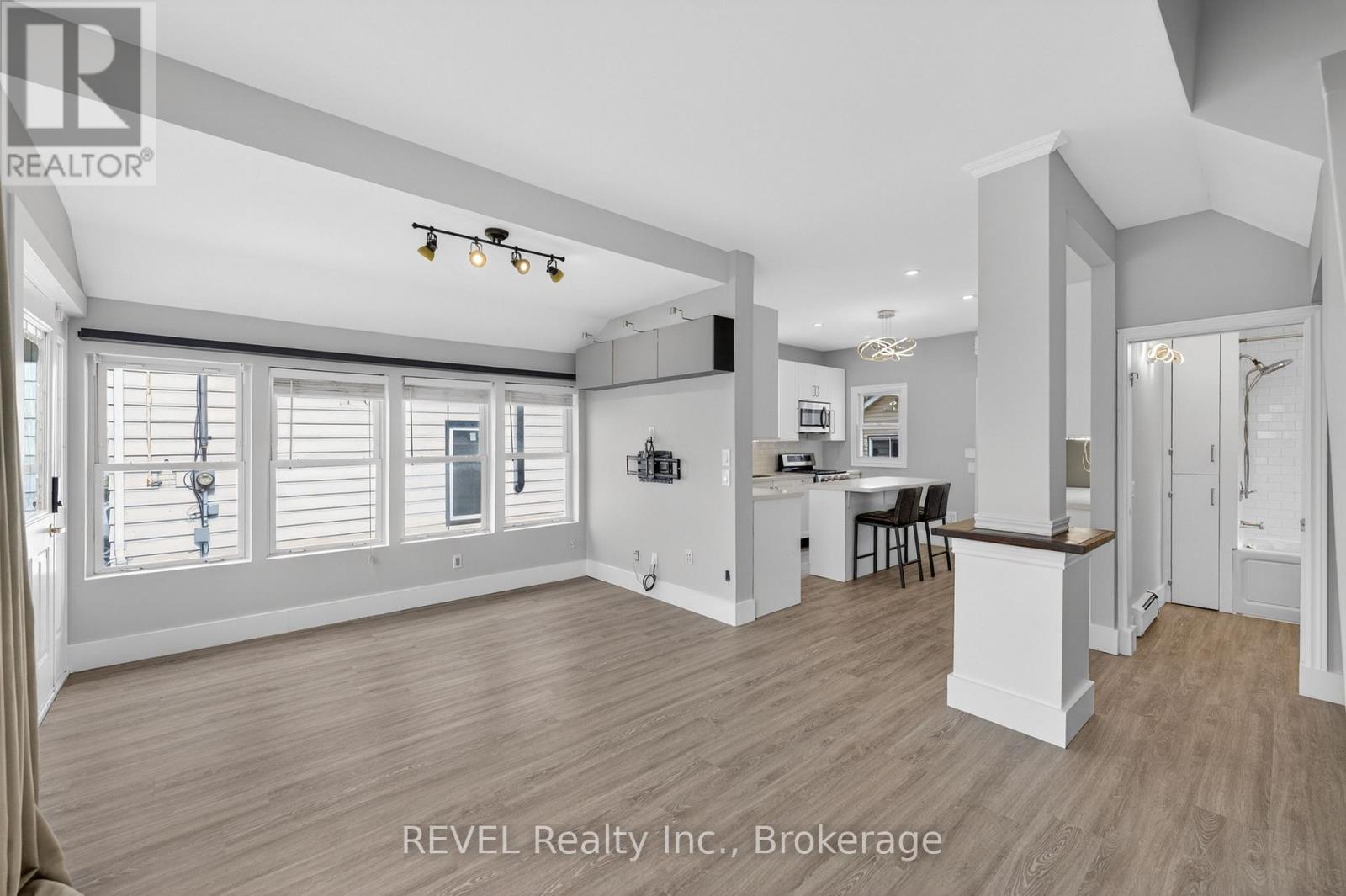 15 PHIPPS STREET - 9