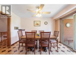 Family room - 48 Weldrick Road W, Richmond Hill, ON L4C3T8 Photo 10
