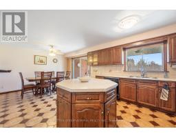 Dining room - 48 Weldrick Road W, Richmond Hill, ON L4C3T8 Photo 9