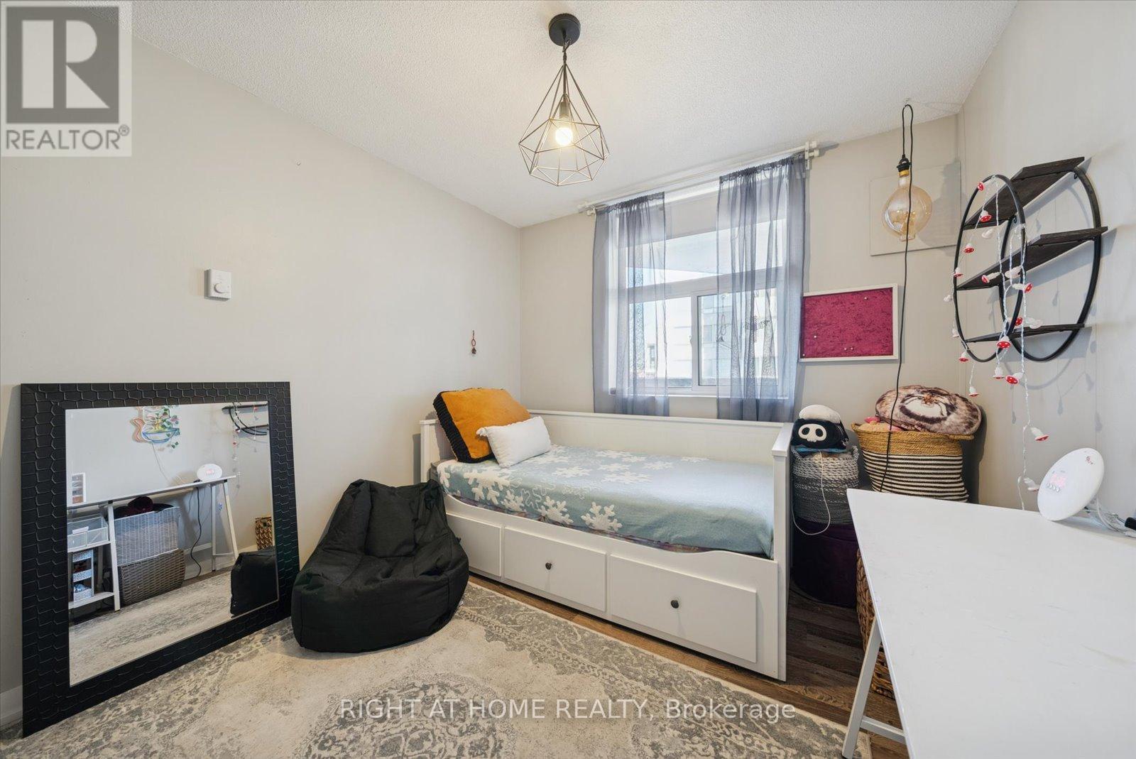 #707 260 DAVIS DRIVE - 29