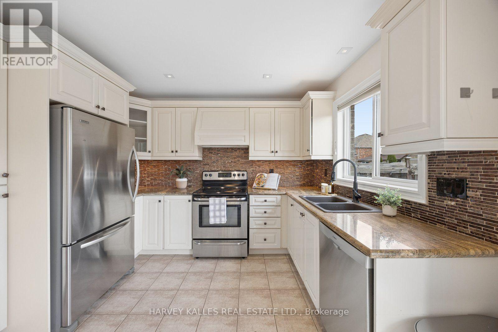 19 STARR CRESCENT - 8