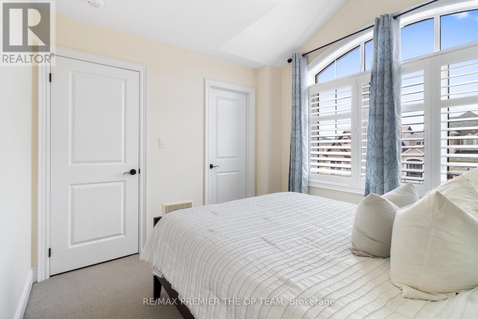 977 WICKHAM ROAD - 32