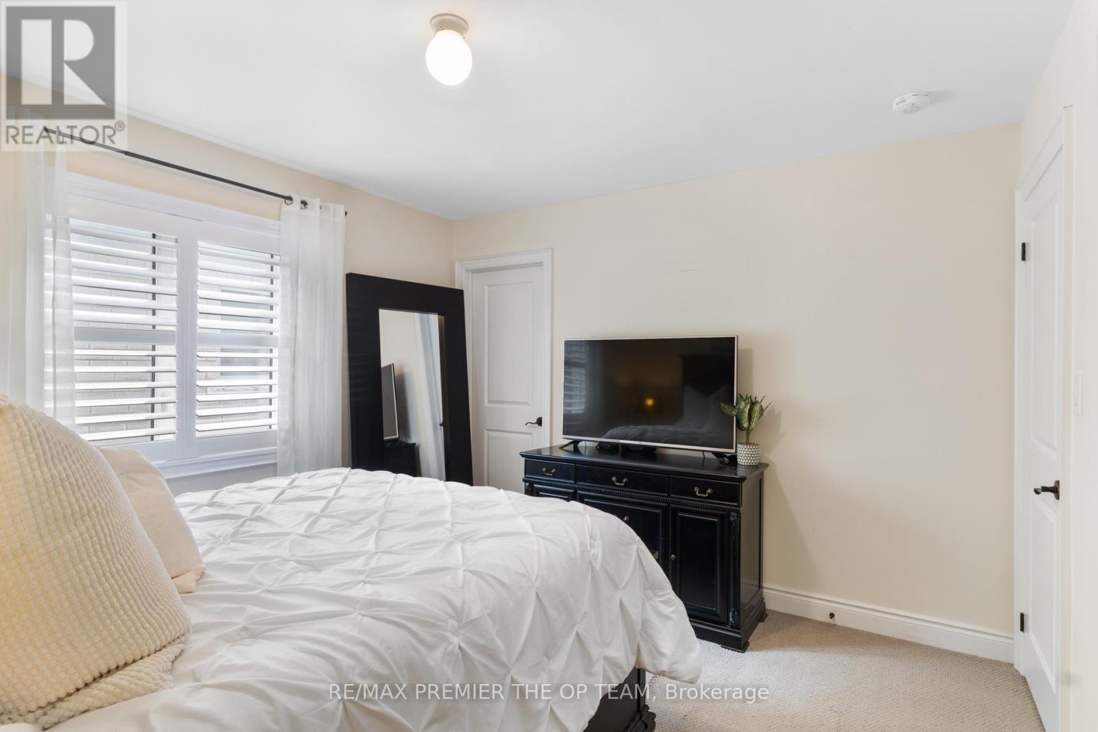 977 WICKHAM ROAD - 40