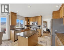 Living room - 907 Quail Drive, Kamloops, BC V2B8N9 Photo 12