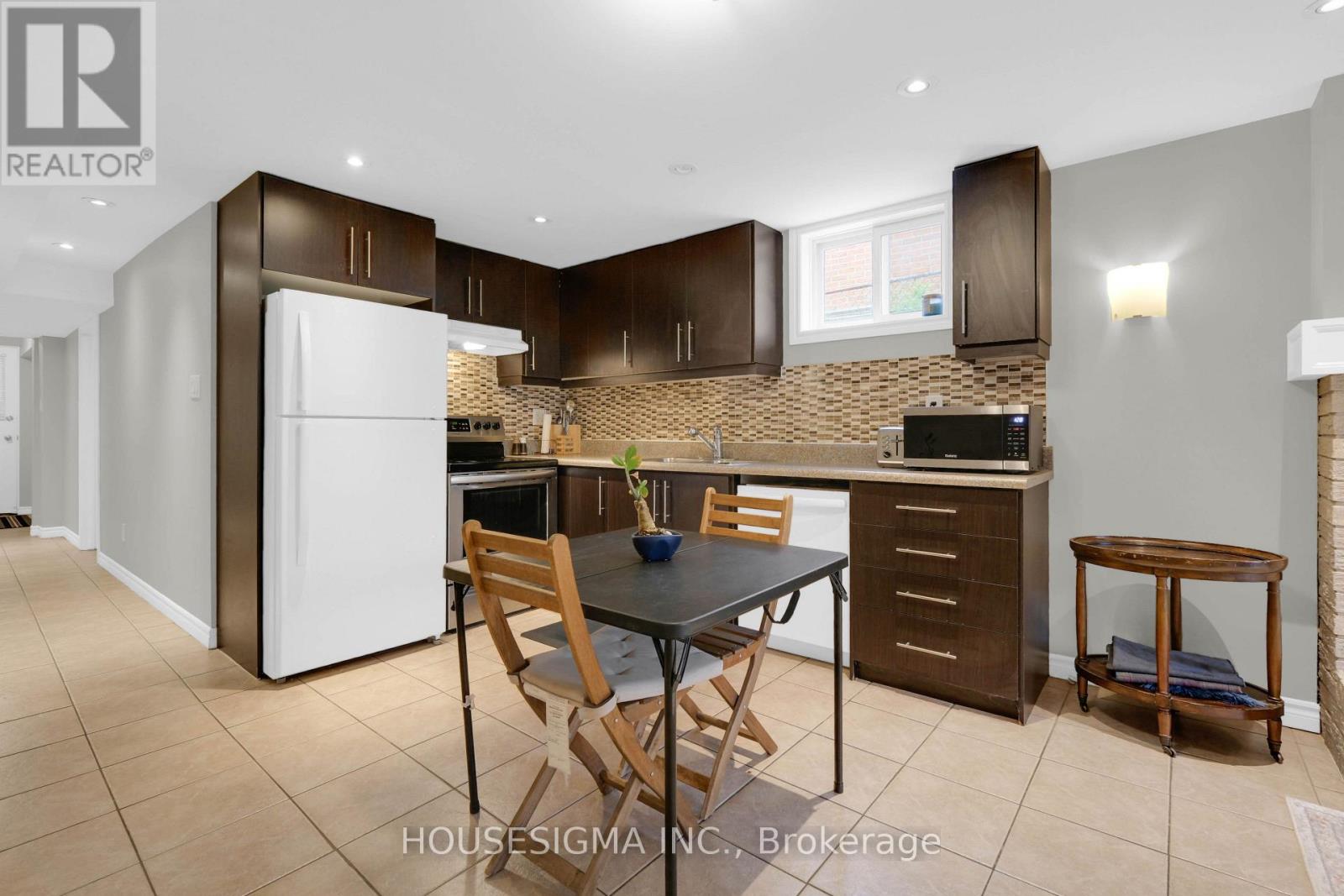 2663 HORTENSE ROAD - 32