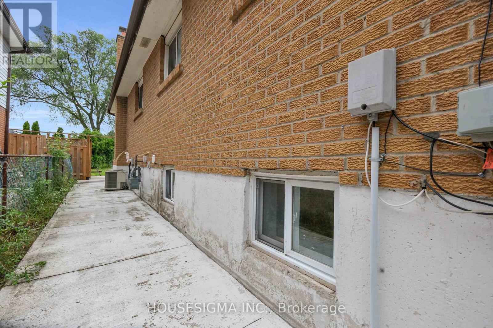 2663 HORTENSE ROAD - 34