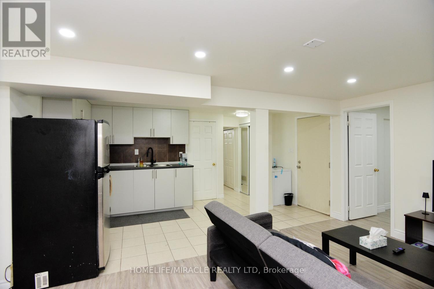 80 JILL CRESCENT - 32