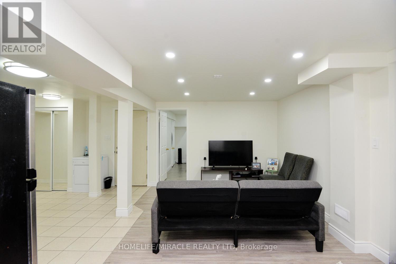 80 JILL CRESCENT - 33