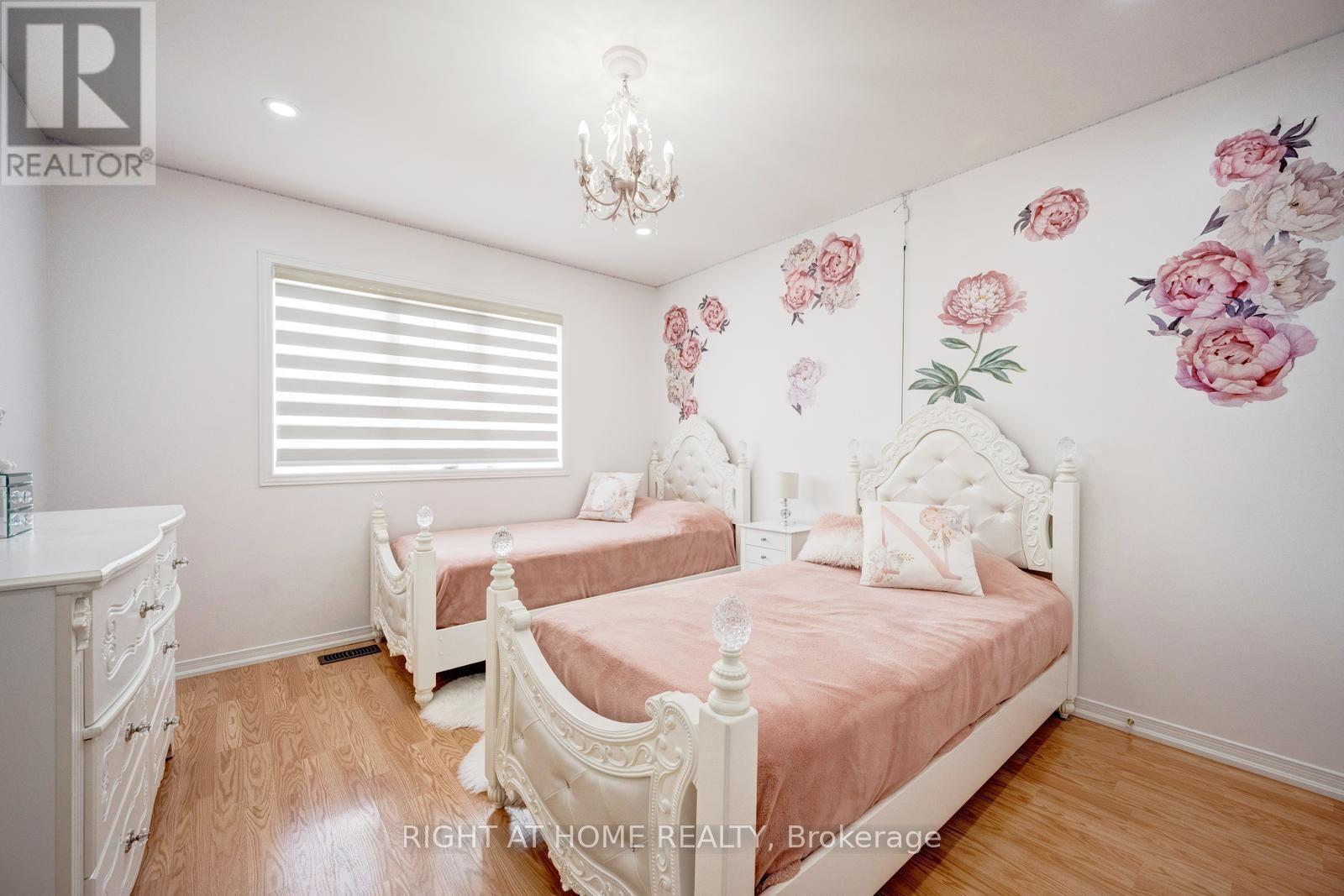 47 OKLAHOMA DRIVE - 33