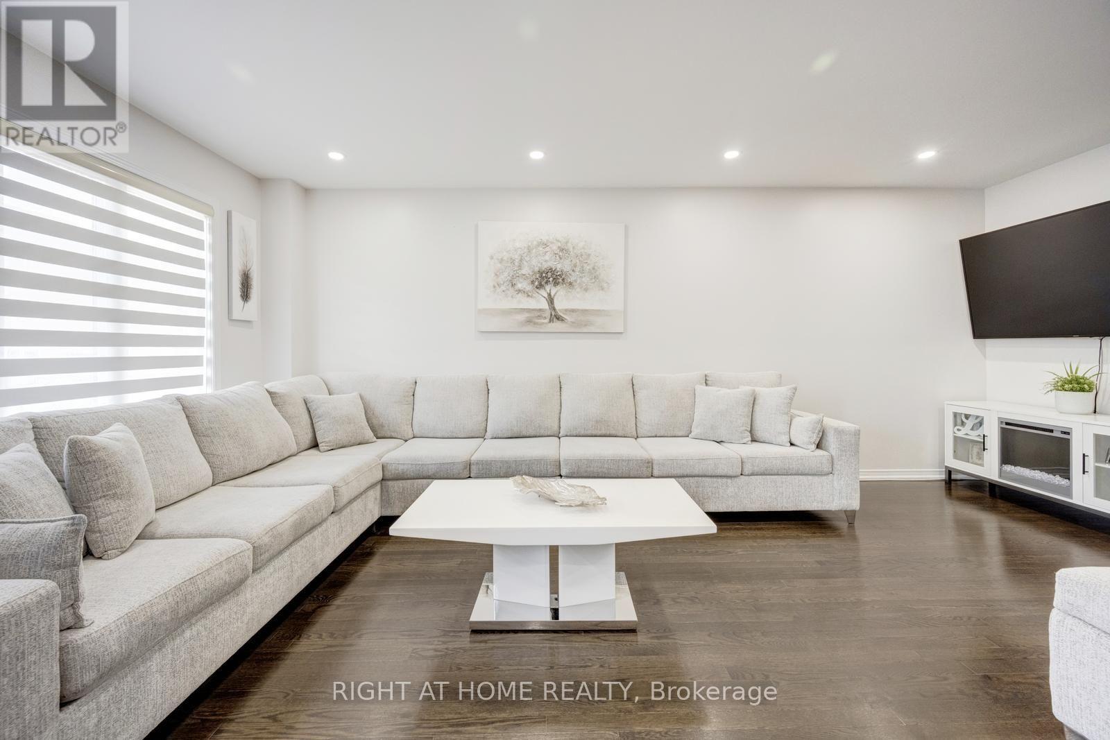 47 OKLAHOMA DRIVE - 8