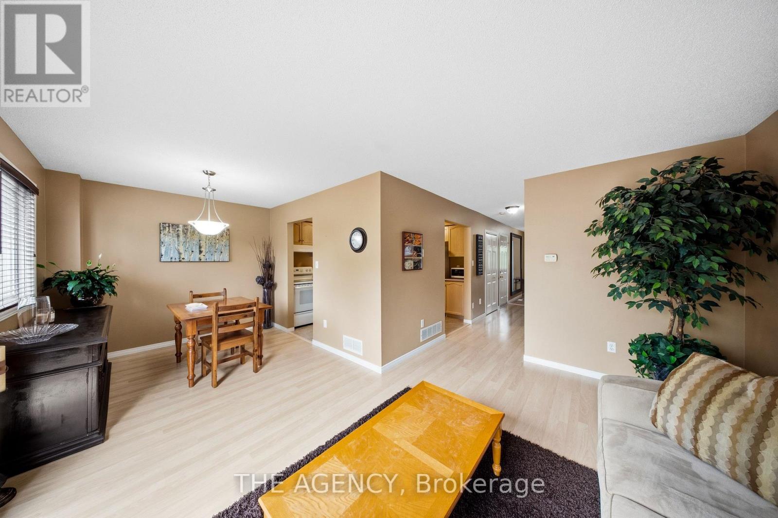 16 SCOTTACRES BOULEVARD - 17