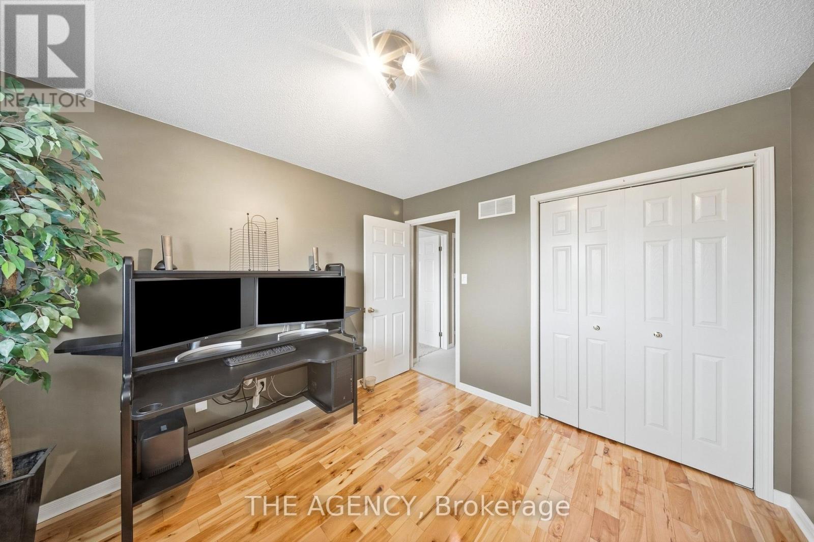 16 SCOTTACRES BOULEVARD - 19