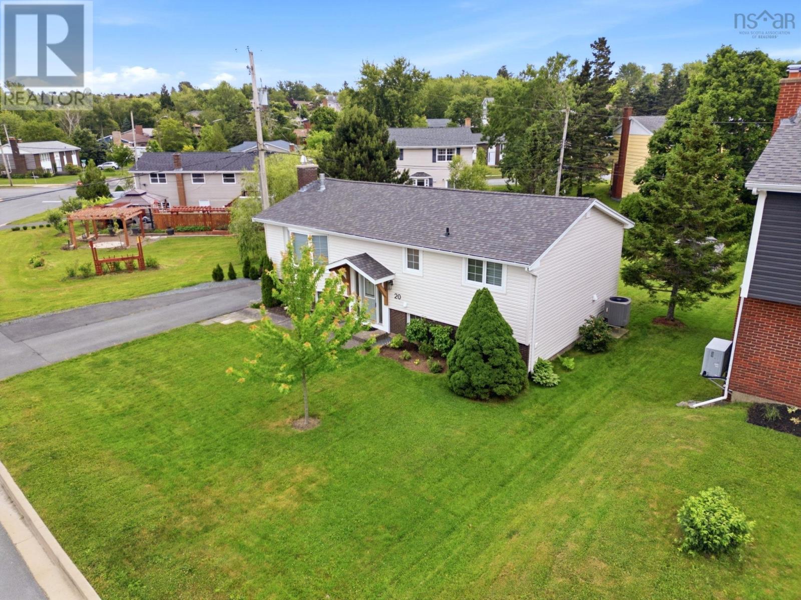 20 Hollyoake Lane - 32