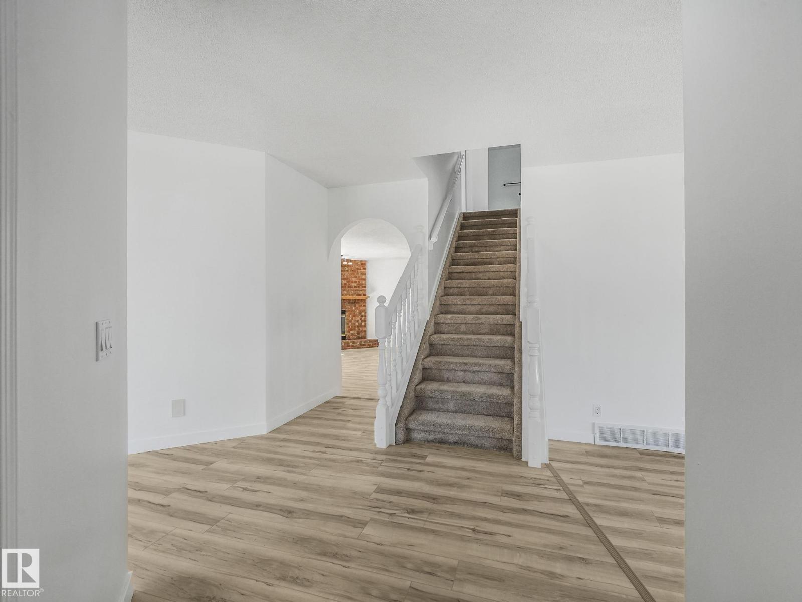 4103 28 AV NW - 14