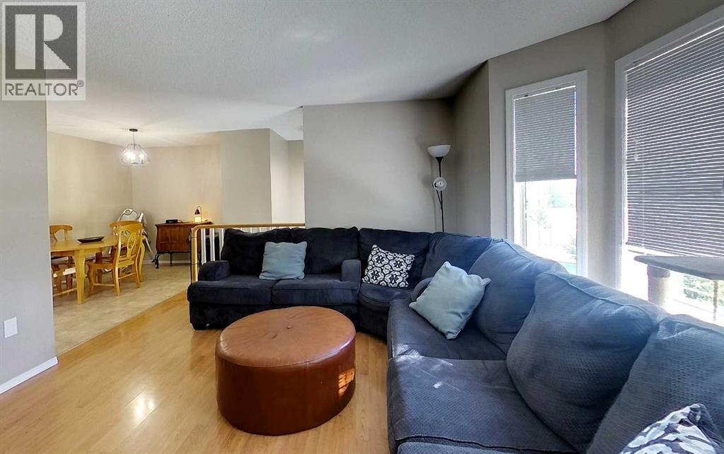 5804 12 AVE - 3