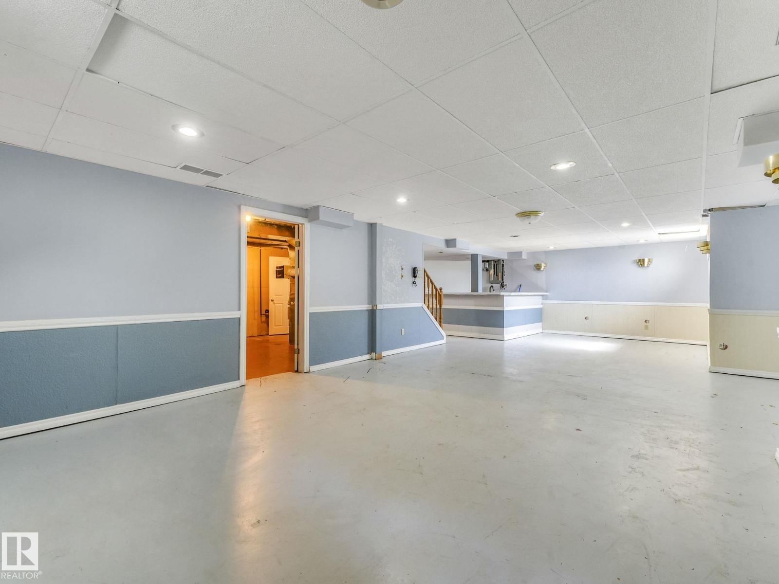 4103 28 AV NW - 24