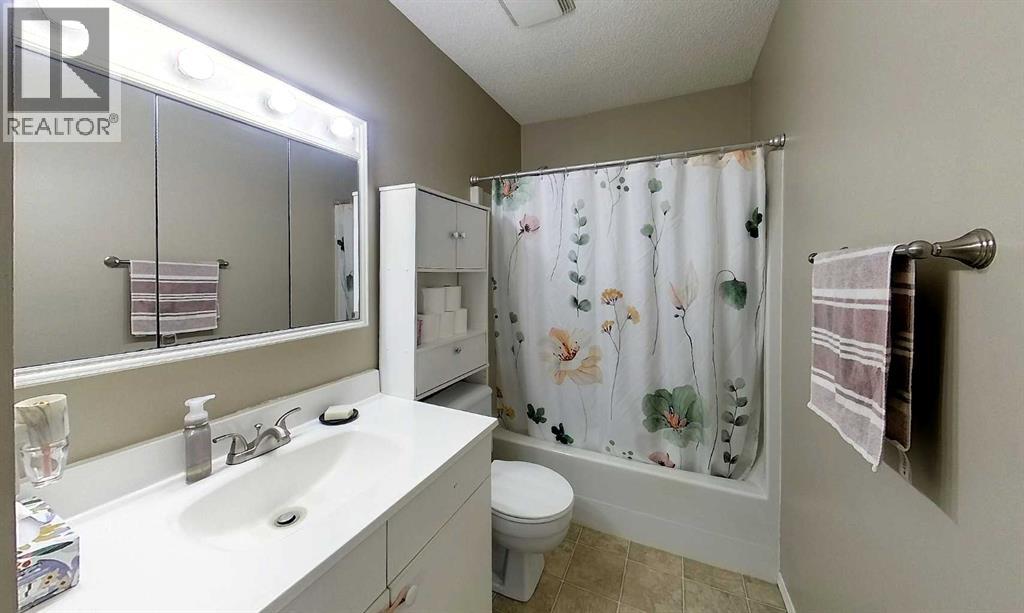 5804 12 AVE - 18