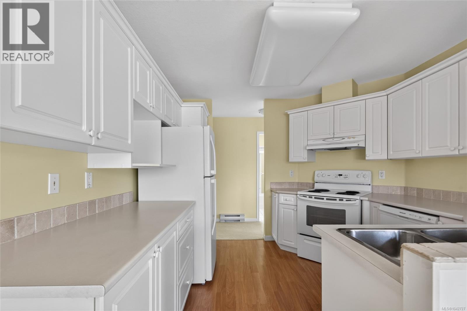 #302 245 First St - 8