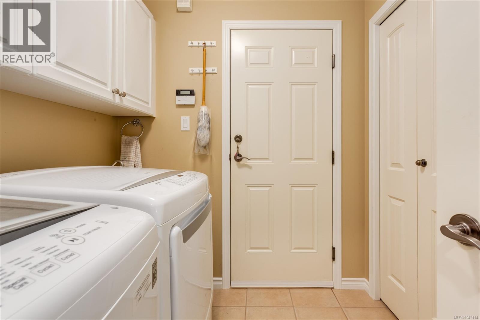 1153 Roberton Blvd - 33