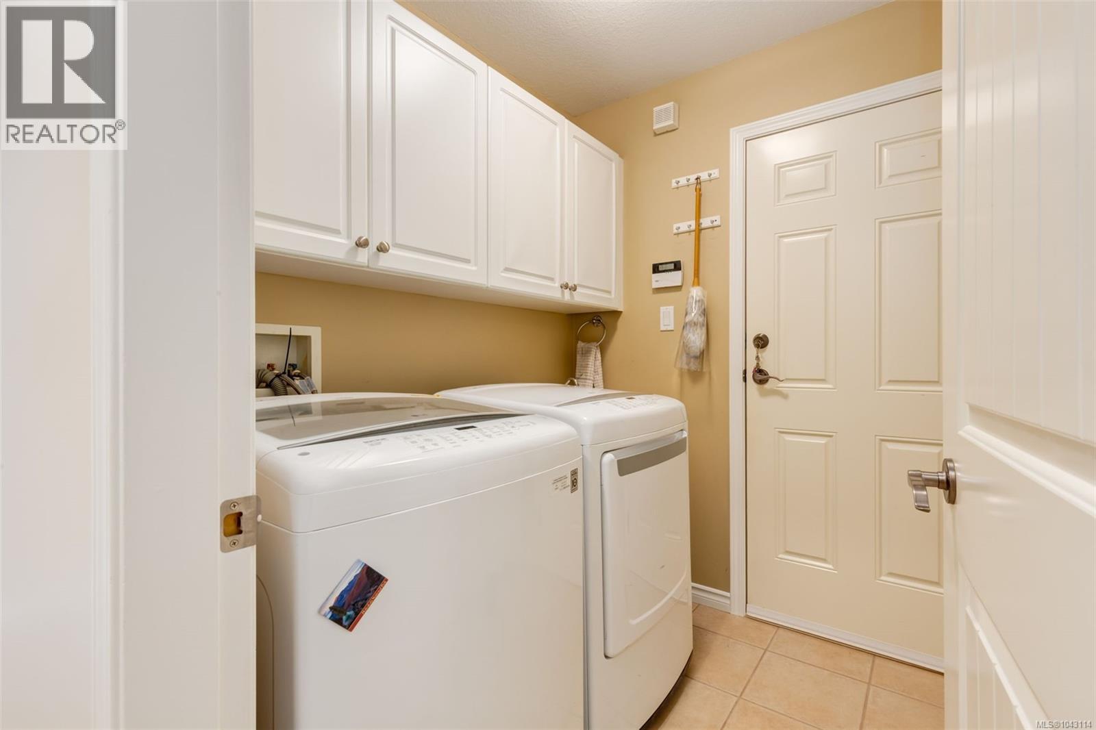 1153 Roberton Blvd - 32