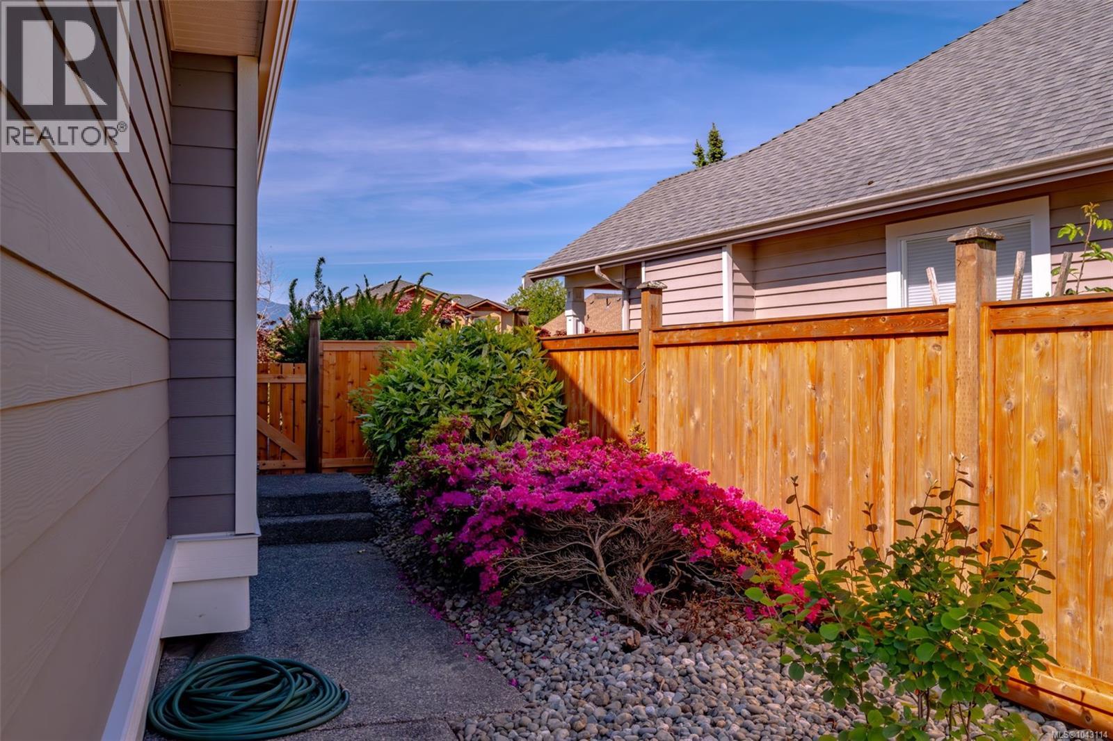 1153 Roberton Blvd - 38