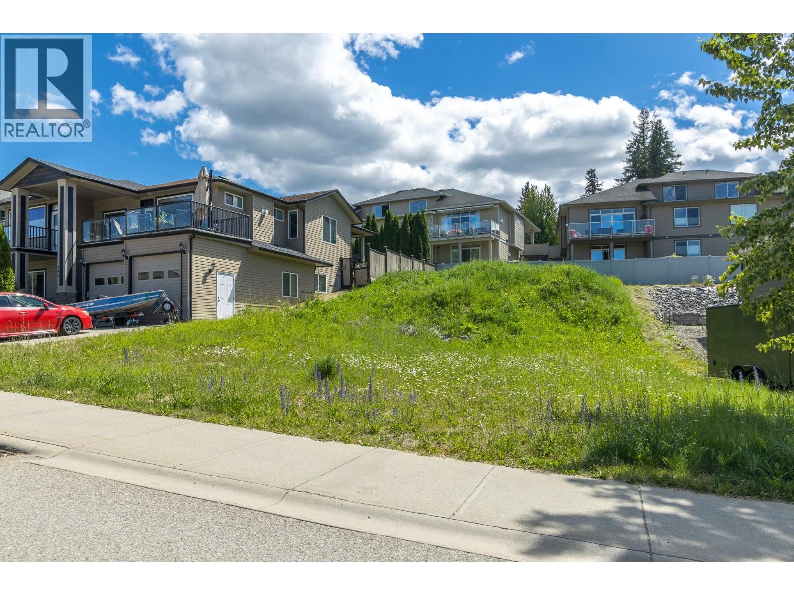 980 17 Street SE, Salmon Arm — photo 2
